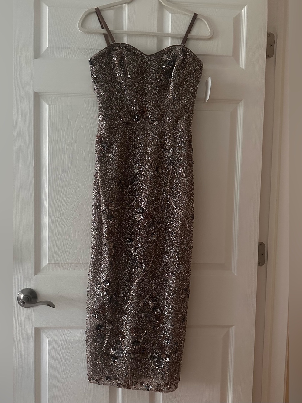 Dress the Population
Strapless Sweetheart Bodycon Tea Length
Dress - Picture 5 of 8